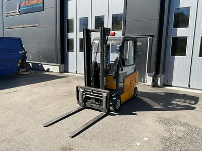 Overview picture of 2002 Jungheinrich EFG-Vac 16 Electric forklift